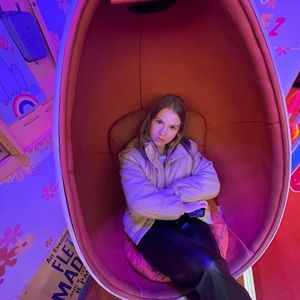 Meet your Posher, Julia